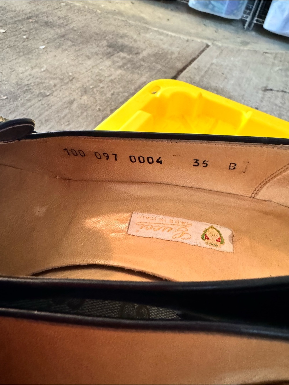 Gucci Classic Black Leather Women’s Loafers with Gold Horsebit - Picture 3 of 6